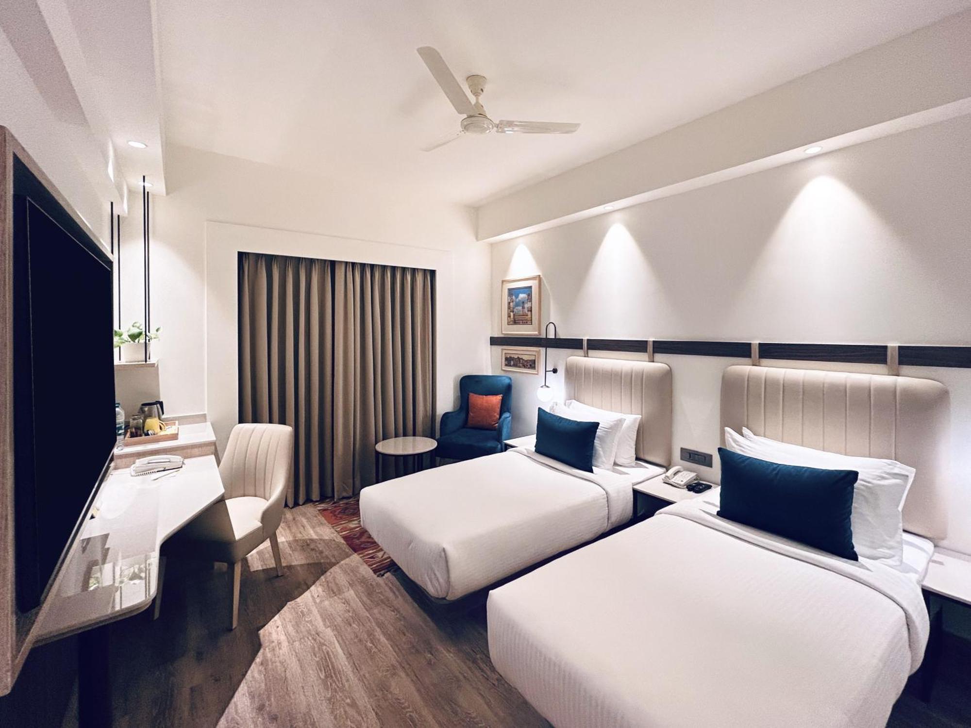 Lemon Tree Hotel, Gachibowli, Hyderabad Exterior foto