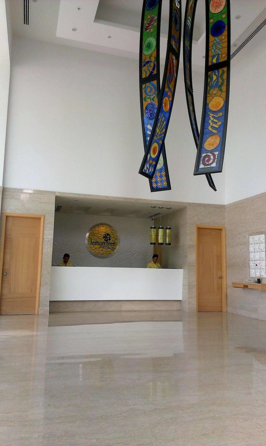 Lemon Tree Hotel, Gachibowli, Hyderabad Exterior foto